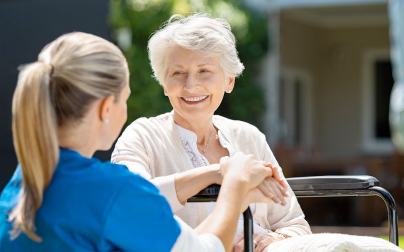 giver-el-cuidado-de-personas-mayores-mucho-mas-que-un-simple-acompanamiento